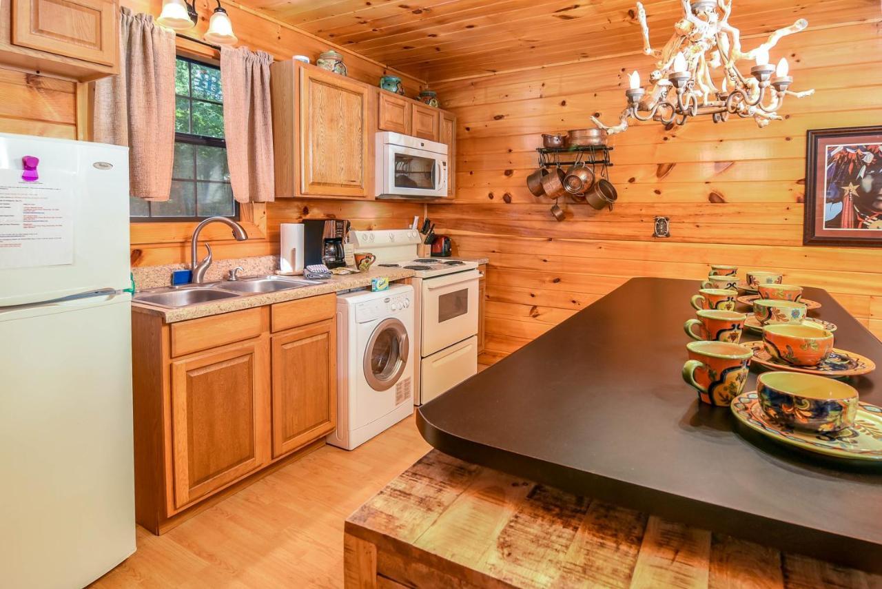Permanent Vacation-Private Honeymoon Cabin With Hot Tub Sevierville Zewnętrze zdjęcie